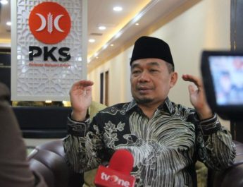memutuskan bahwa aktivitas permukiman Israel di wilayah-wilayah Palestina melanggar hukum internasional,