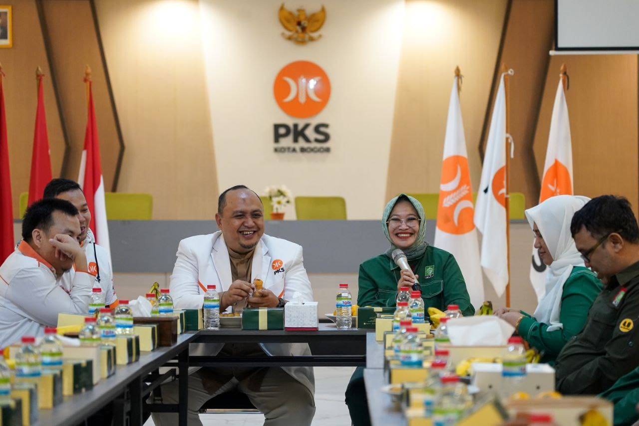 Ketika ditanya mengenai koalisi PKS dan PKB akan semakin menguat, Atang menyatakan bahwa politik itu sangat dinamis dan peluang itu (koalisi) mungkin bisa terjadi