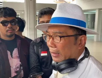 Direktur Eksekutif Saiful Mujani Research and Consulting (SMRC) Deni Irvani mengungkapkan Gubernur Jawa Barat petahana RIdwan Kamil masih menjadi favorit dalam pilkada Gubernur Jawa Barat dengan raihan 50,6 persen suara dari responden survei.