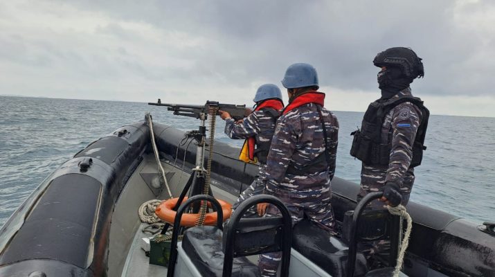 100 prajurit TNI AL latihan penyelamatan kapal situasi darurat