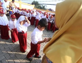 psikolog anak dan remaja pola pikir positif buat anak mudah beradptasi di sekolah baru