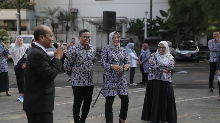 Bagi para ASN yang masih aktif, Elia mengajak untuk terus mengabdi dengan penuh ketulusan dan kejujuran hati karena apapun dalam kehidupan yang dijalani, tantangan dan rintangan pasti ditemui.