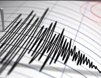 Parameter terkini gempa berkekuatan magnitudo 5,5 dari sebelumnya terdeteksi sebesar magnitudo 5,8 pada pukul 19.57 WIB.