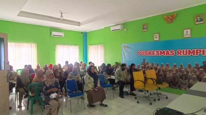 Posyandu dipilih sebagai lokasi pemeriksaan karena letaknya yang dekat dengan pemukiman warga, sehingga memudahkan ibu hamil untuk mendapatkan pelayanan tanpa harus menempuh jarak yang jauh