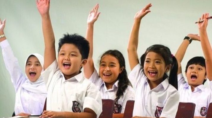 Diding Wahyudin meminta siswa jangan mudah terbujuk iming-iming dari orang tak dikenal sebagai buntut kasus dua anak SMK Ma'arif di Grogol Petamburan yang kehilangan ponsel karena modus penipuan