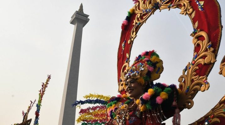 Namun, setelah rombongan melintas, mereka langsung membubarkan diri sehingga jalan-jalan di kawasan tersebut kembali dibuka oleh petugas.