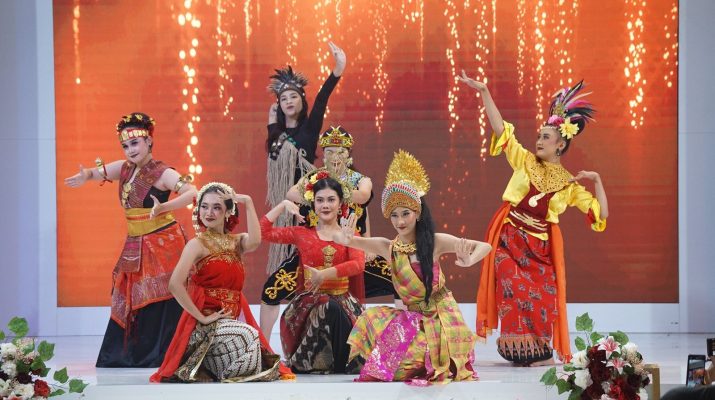 Lomba peragaan busana ini merupakan rangkaian kegiatan Festival Merah Putih (FMP) 2024 dalam momentum bulan Kemerdekaan Indonesia