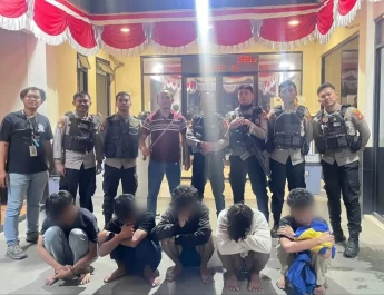 Tawuran belakangan ini marak terjadi di kalangan remaja usia sekolah menengah