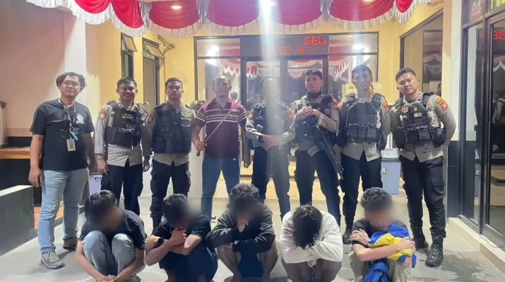 Tawuran belakangan ini marak terjadi di kalangan remaja usia sekolah menengah