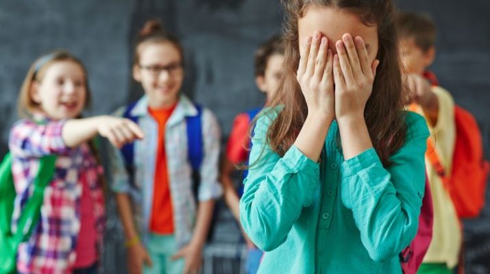 pengelolaan emosi juga melibatkan pemahaman terhadap perasaan orang lain. Anak yang empatik lebih cenderung untuk bersikap suportif dan menghindari perilaku menyakiti orang lain.