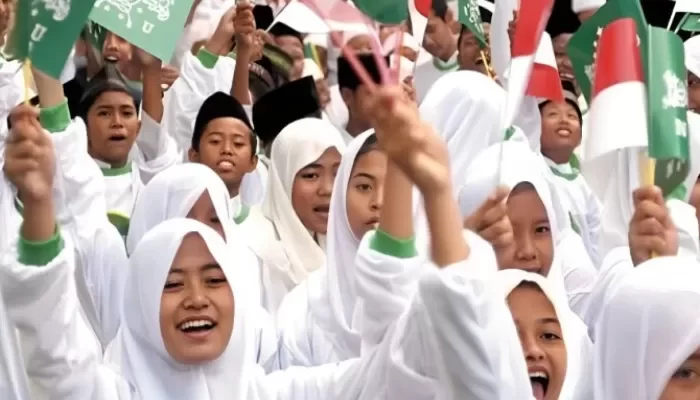 Tema ini juga menekankan betapa pentingnya santri dalam membangun masa depan negara. Kita semua diminta untuk selalu mennyanyikan mars Hari Santri setiap kali ada peringatan Hari Santri.