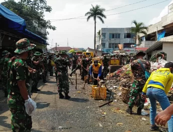 Karya Bakti hari ini digelar di Pasar Anyar, Pasar Merdeka, Jalan M.A Salamun, dan Masjid Agung