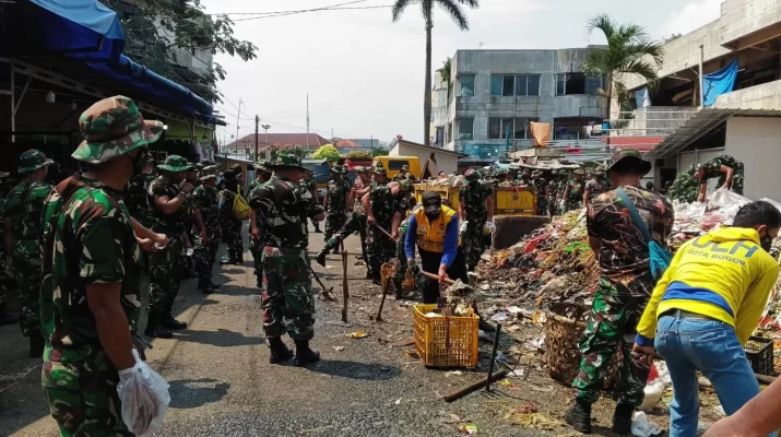 Karya Bakti hari ini digelar di Pasar Anyar, Pasar Merdeka, Jalan M.A Salamun, dan Masjid Agung