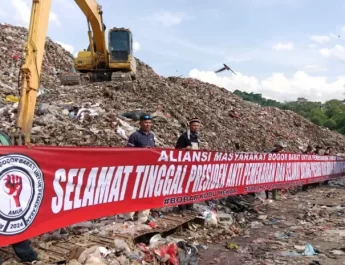 Dengan tegas Buchori mengungkapkan bahwa masyarakat sudah 24 tahun berjuang agar terbentuk Kabupaten Bogor Barat.