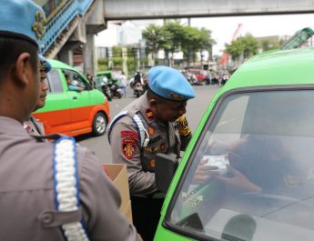 Kegiatan ini tidak hanya memenuhi kebutuhan pangan, tetapi juga mempererat hubungan sosial. Melalui Jumat Berkah