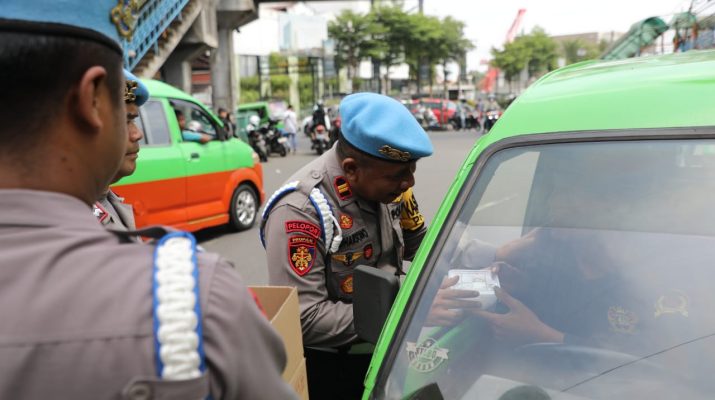 Kegiatan ini tidak hanya memenuhi kebutuhan pangan, tetapi juga mempererat hubungan sosial. Melalui Jumat Berkah