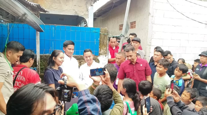 Sendi menyebut mereka menyambangi warga sakit, watga disabilitas, dan rumah tidak layak huni.
