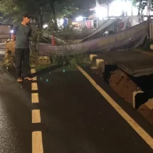 Dalam rencana kami, mungkin ada anggaran tanggap darurat. Kami telah menyarankan kepada Dinas Bidang Pemeliharaan untuk melakukan tugas tanggap darurat