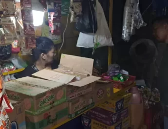 Kasat Narkoba Kompol Eka Candra membeberkan dari hasil operasi tersebut pihaknya berhasil menemukan dan menyita puluhan botol miras di warung klontong pinggir jalan