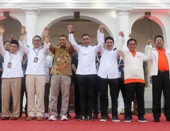 Selain itu, dia juga menjanjikan akan mempermudah syarat melamar kerja bagi petugas Penanganan Prasarana dan Sarana Umum (PPSU) yakni hanya memakai ijazah Sekolah Dasar (SD)