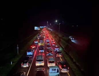Kasatlantas Polresta Bogor Kota, Kompol Ardi Wibowo menjelaskan, kemacetan terjadi akibat lampu lalu lintas di Simapang Terminal Baranangsiang mengalami gangguan.