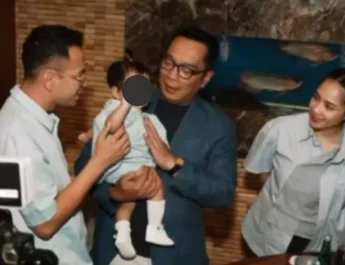 Pada awalnya, ia tidak ingin mengadopsi anak, bahkan sempat tidak ingin memiliki anak perempuan.