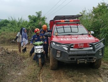 Peristiwa bermula ketika keduanya mengikuti petunjuk peta digital (Google Maps) untuk menuju Bukit Pelangi