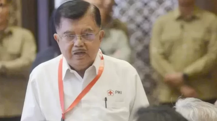 Jusuf Kalla juga mengungkapkan bahwa Agung Laksono memiliki rekam jejak serupa dalam organisasi politik. Menurutnya