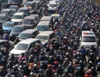 Meski begitu, untuk mengurangi dampak, tarif maksimal pajak induk diturunkan. PKB kepemilikan pertama ditetapkan maksimal 1,2 persen, sedangkan untuk kendaraan kedua dan seterusnya (pajak progresif) maksimal 6 persen