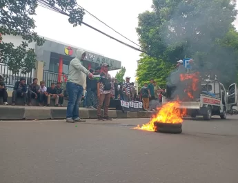 Kami melihat adanya keberpihakan dari penyelenggara dan pengawas terhadap salah satu calon. Ini sangat mencederai demokrasi," tegas Ali.