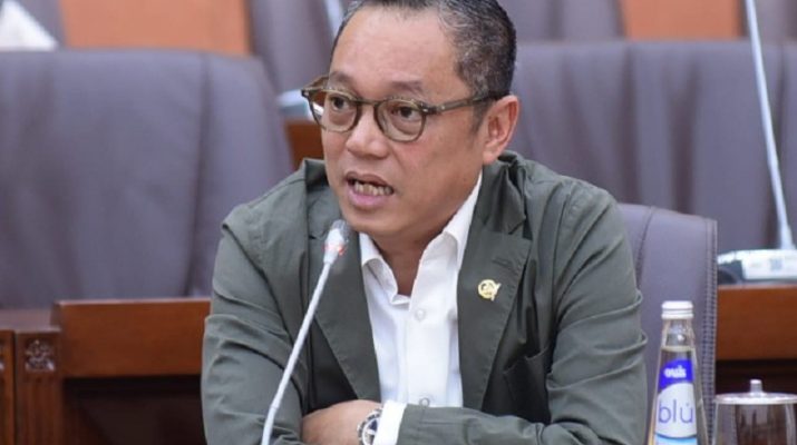 Menurut Deddy, salah satu tanda awal terlihat dari gugatan terhadap Surat Keputusan (SK) Kepengurusan PDIP 2025-2026 yang dilayangkan ke PTUN