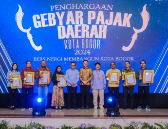 Kolaborasi lintas sektor, termasuk DPRD, Kejaksaan Negeri, BPN, PLN, Bank BJB, serta mitra pembayaran lainnya, menjadi kunci keberhasilan pengelolaan pajak daerah