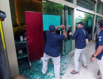 Kericuhan ini menambah daftar panjang kasus eksekusi aset di Indonesia yang diwarnai ketegangan. Keamanan dan penyelesaian hukum yang adil diharapkan menjadi prioritas agar tidak terjadi konflik berkepanjangan.