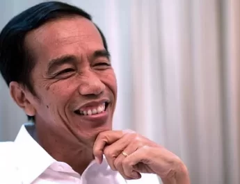 Menanggapi pemecatan ini, Dino Patti Djalal, mantan Juru Bicara Presiden Susilo Bambang Yudhoyono (SBY), menyebutnya sebagai "karma politik" bagi Jokow