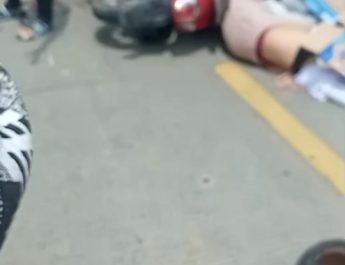 Diduga kuat, kecelakaan ini disebabkan oleh tabrakan antara sepeda motor yang dikendarai korban dengan sebuah truk. Akibat benturan tersebut, ibu dan anaknya mengalami luka parah di bagian kepala hingga meninggal dunia di tempat kejadian.