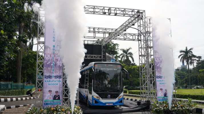 Jenderal TNI (Purn) Moeldoko turut mengapresiasi langkah Pemkab Bogor dalam mendukung Instruksi Presiden (Inpres) Nomor 7 Tahun 2022 tentang penggunaan kendaraan listrik di instansi pemerintah