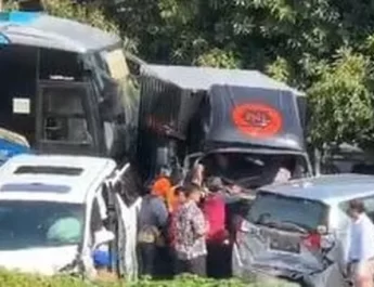 Instruktur dan pendiri Jakarta Defensive Driving Consulting (JDDC), Jusri Pulubuhu, menambahkan, jika ada kendaraan lain yang menyerobot, pengemudi harus kembali menjaga jarak aman dengan kendaraan di depannya.