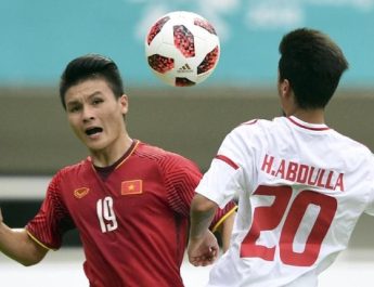 Hingga peluit akhir babak pertama berbunyi, tidak ada gol yang tercipta meskipun jual beli serangan terjadi sepanjang pertandingan. Skor 0-0 bertahan hingga turun minum