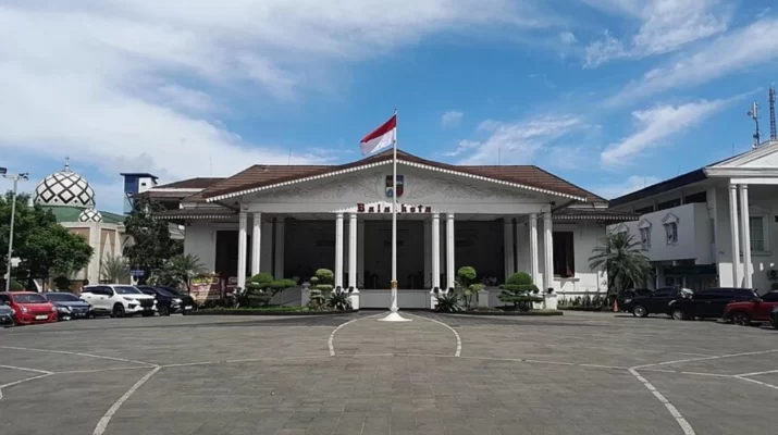Pj Wali Kota Bogor, Hery Antasari, menjelaskan bahwa Balai Kota di Katulampa akan dibangun setinggi 9 lantai dengan mengusung tiga identitas utama Kota Bogor
