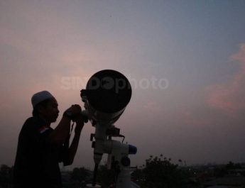 Dalam analisisnya, Thomas menyebutkan bahwa penetapan 1 Syawal oleh pemerintah kemungkinan jatuh pada 31 Maret, sehari setelah versi Muhammadiyah.