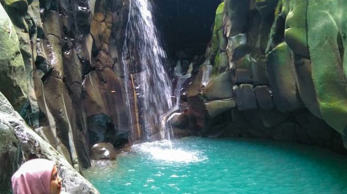 Wisata ini dibuka setiap hari dari pukul 08.00 hingga 17.00 WIB.