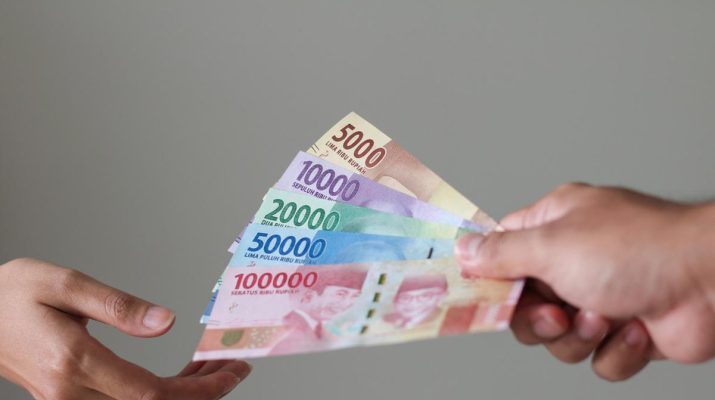 Ketua DPRD Kabupaten Bogor, Sastra Winara, mendesak pemerintah daerah untuk mencopot kepala sekolah yang terbukti melakukan pelanggaran tersebut