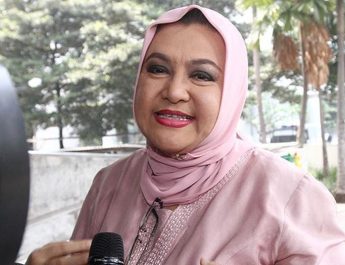 Unggahan Denada langsung dibanjiri ucapan duka dari warganet, termasuk para selebriti yang turut mendoakan Emilia Contessa.