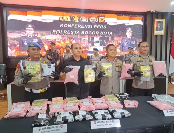 Eko mengungkapkan, narkoba yang dibawa HR diduga akan disalurkan ke sejumlah wilayah di Jabodetabek. Saat ini, polisi masih mendalami kasus tersebut untuk mengungkap jaringan bandar di balik peredaran barang haram tersebut.