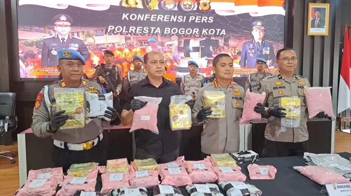 Eko mengungkapkan, narkoba yang dibawa HR diduga akan disalurkan ke sejumlah wilayah di Jabodetabek. Saat ini, polisi masih mendalami kasus tersebut untuk mengungkap jaringan bandar di balik peredaran barang haram tersebut.