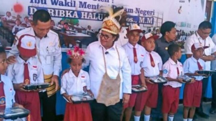Ia menambahkan bahwa diperlukan simulasi program makan bergizi gratis di seluruh kabupaten/kota Papua. Simulasi tersebut bertujuan untuk menentukan kebutuhan anggaran yang tepat bagi pelaksanaan program di setiap daerah.