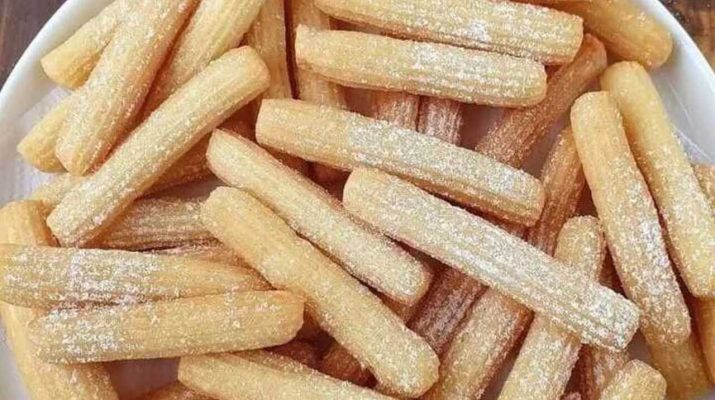 popcorn churros! Kudapan ini nggak cuma renyah, tapi juga praktis dibuat sendiri di rumah.
