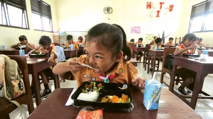 Rinciannya, SPPG di Cibinong akan melayani 2.916 siswa dari 8 sekolah, SPPG Bojong Koneng melayani 2.780 siswa dari 17 sekolah, dan SPPG Pancawati melayani 2.971 siswa dari 14 sekolah