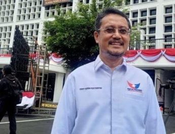 Ferry menegaskan komitmen Perindo untuk terus mendorong implementasi putusan MK ini. “Ini adalah langkah nyata untuk mewujudkan demokrasi sebagai kedaulatan rakyat