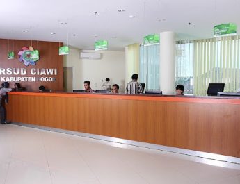Tragedi ini semakin parah setelah kobaran api membakar beberapa kendaraan, menyebabkan dua korban tewas dalam kondisi hangus